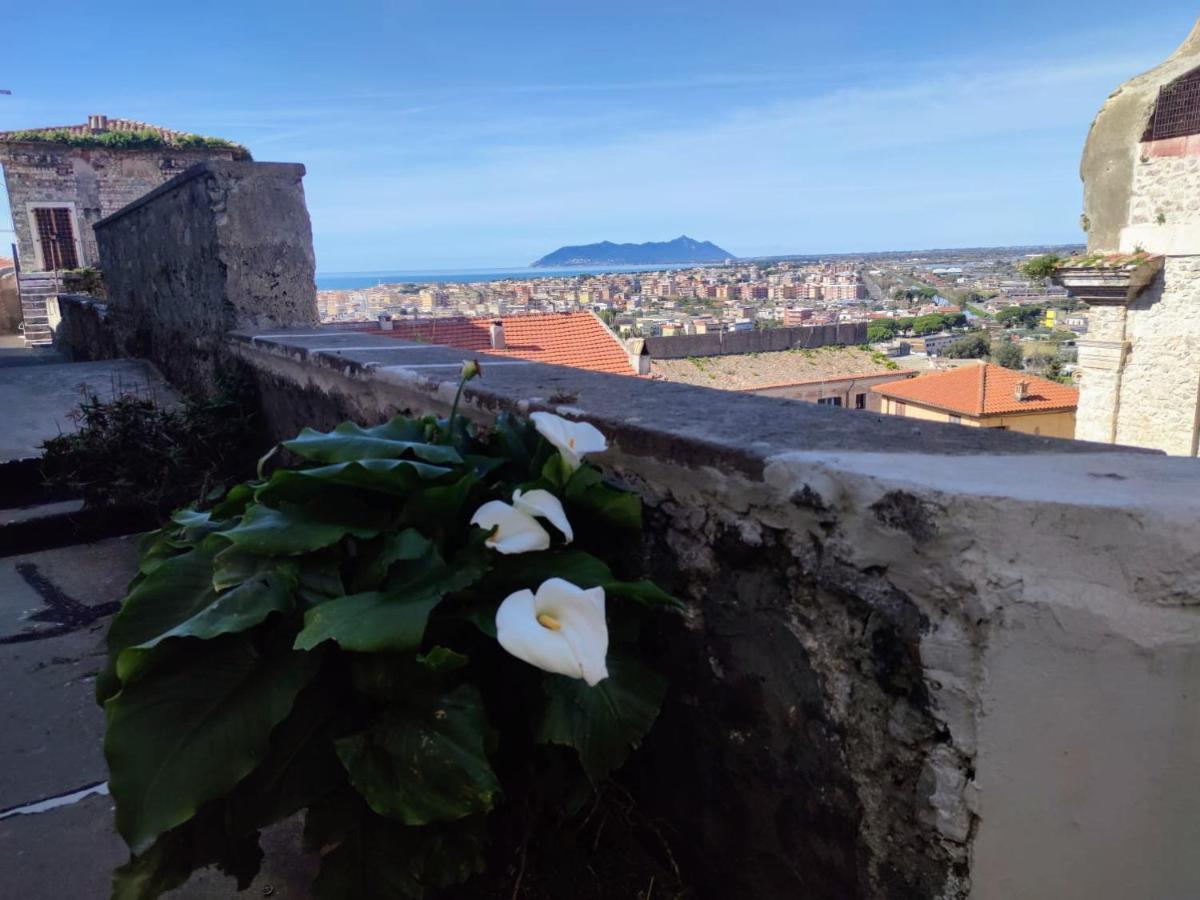 La Casetta Nelle Mura Terracina Eksteriør bilde