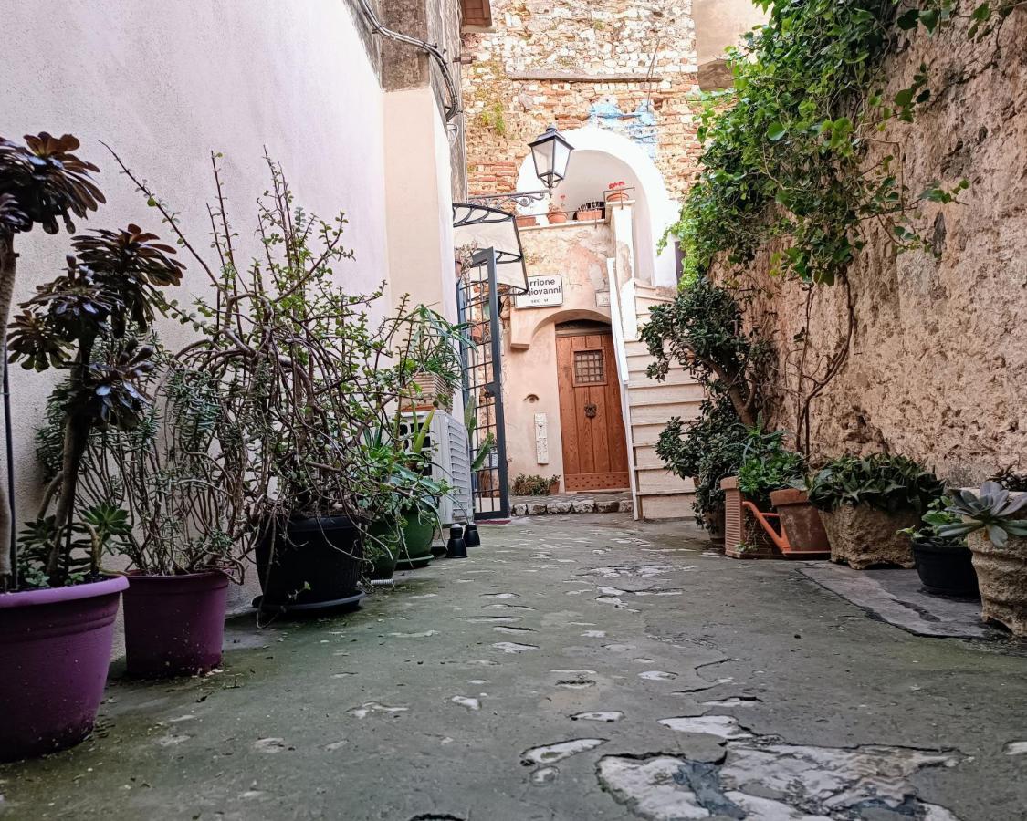 La Casetta Nelle Mura Terracina Eksteriør bilde