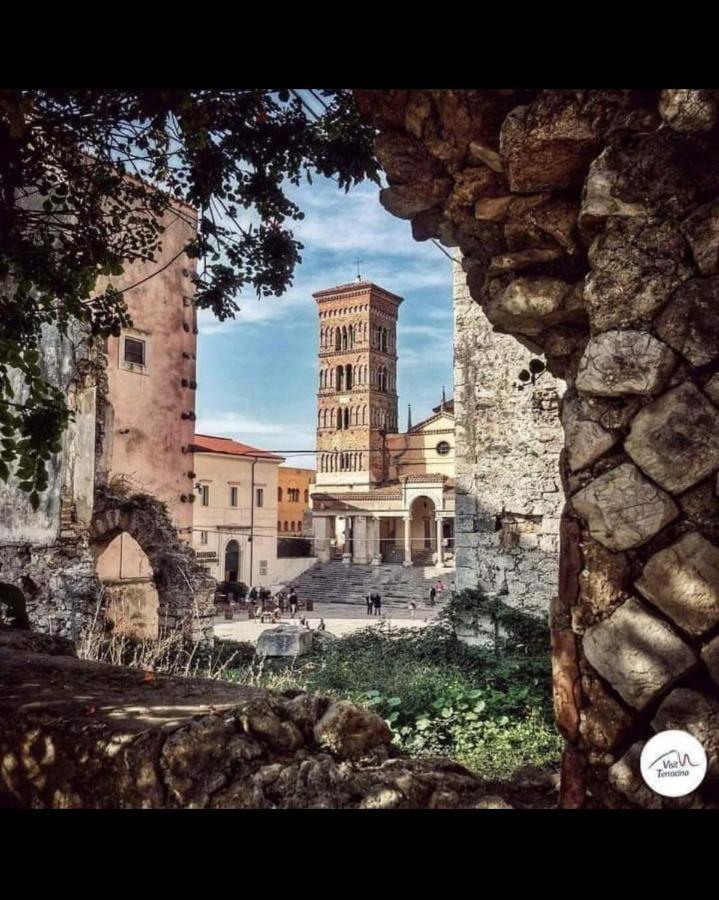 La Casetta Nelle Mura Terracina Eksteriør bilde